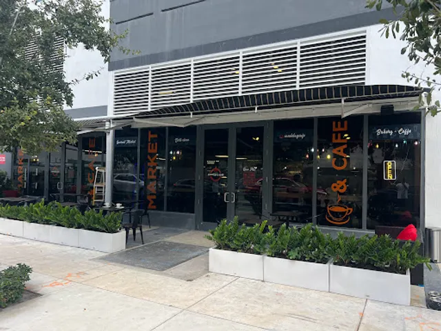 Candela y Café Market