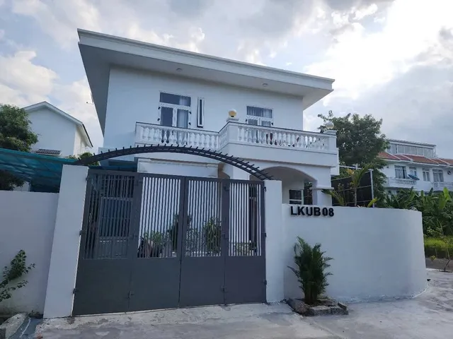 Louis & Annie Villa.