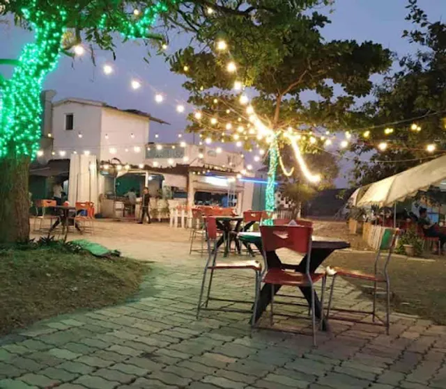 Banyan Rooted Family Restaurant & Bar