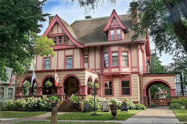 InnBuffalo off Elmwood