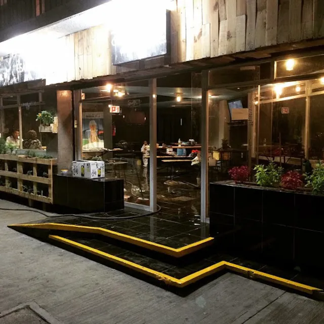 Claroscuro Gastropub