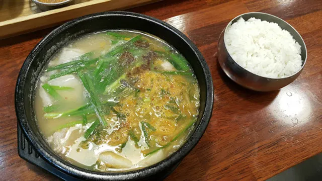 밀양 홍 돼지국밥