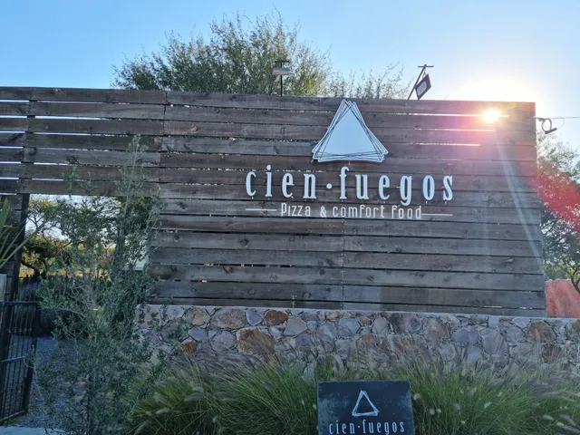 Restaurante Cien Fuegos SMA