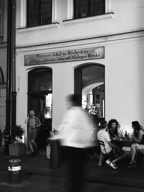 Pierwszy Lokal na Stolarskiej po lewej stronie, idąc od Małego Rynku