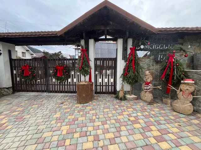 Sadyba "Anasolʹ" Z Chanom-Dzhakuzi I Baseynom Z Pidihrivom