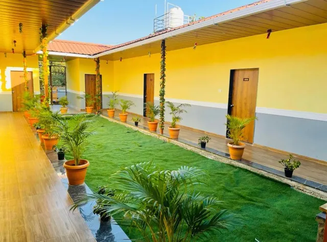 Hotel Country in Lodging, Satara