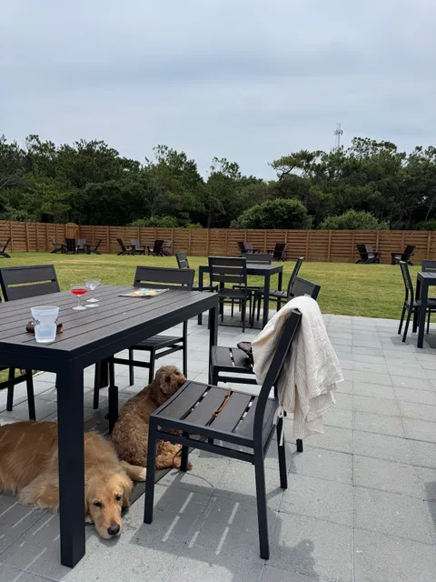 Shaka's Beach Bar & Grill