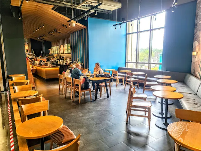 STARBUCKS E-DA Outlet Mall Shop
