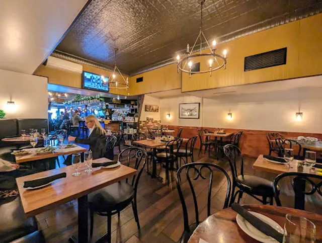 Off The Brook | Bistro & Cocktails