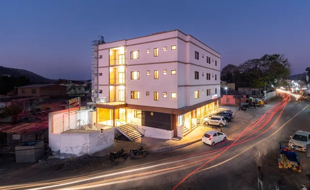 Pride Biznotel, Sasan Gir.