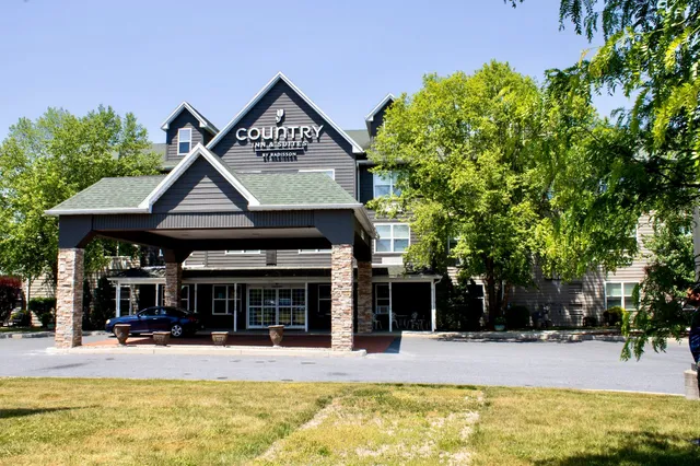 Country Inn & Suites by Radisson, Carlisle, PA