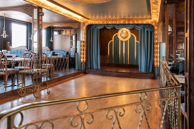 Mainod - Café Restaurant Hotel - das schwimmende Kleinod