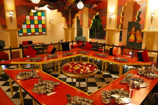 Navratna : Best Rajasthani | Thali | Paratha Bhopal | Daal Baafla