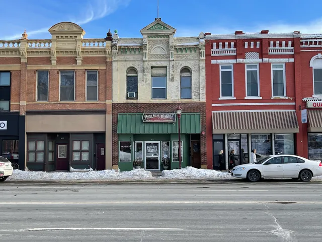 Pond Road Market -Where your treasures are found.