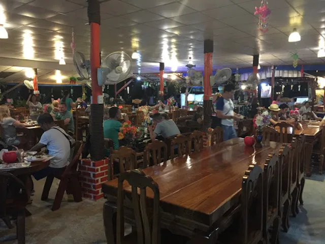 Coconut Seafood Thai food Maikhao soi4 - Кокосовые морепродукты и тайская кухня Май Као, аллея 4