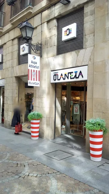 OLAÑETA Moda Bilbao. Tienda de ropa para mujer y hombre