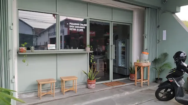 akkar Juice Bar Tamsis — cold-pressed juice | smoothies | salads