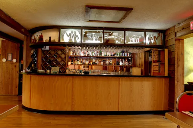 Benedict's Steakhouse & Tunnel Pub