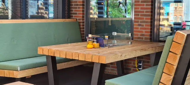 La Fontaine, Restaurant & Lunchroom