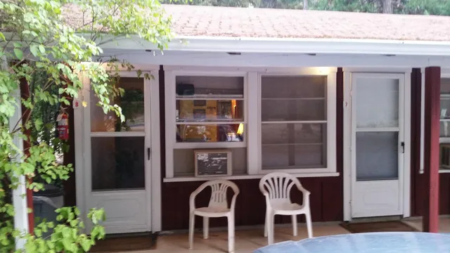 Country Hills Resort