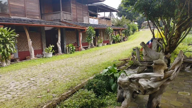 Vila Rumah Kayu Organik (Java Joglo)