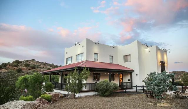 Creekside Lodge & Cabins