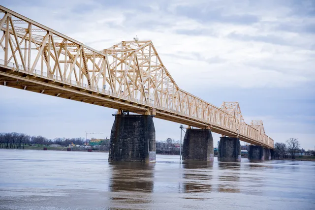 George Rogers Clark Memorial Bridge (Toll Free)