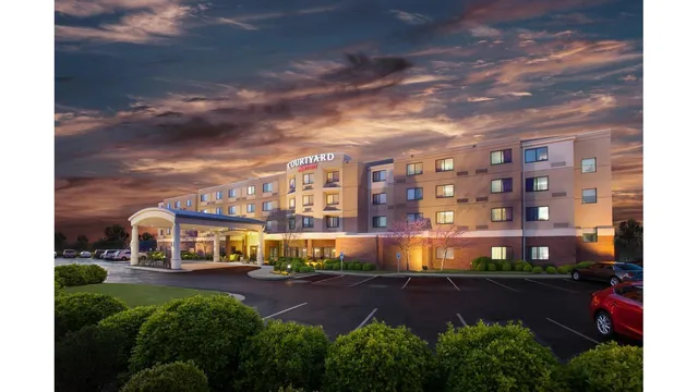 Courtyard by Marriott Fayetteville