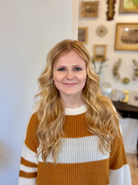 Lola Vella Salon & Gifts