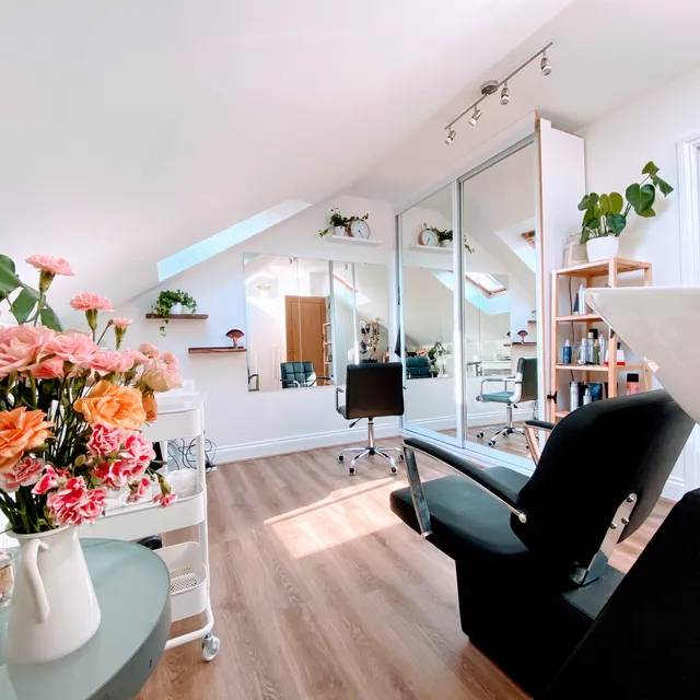 Hairdresser/Barber/Colour specialist (Mobile)