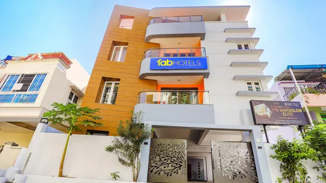 FabHotel Hathvik Park