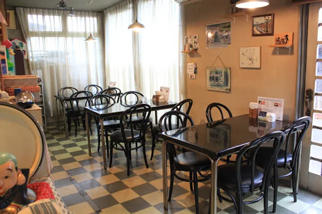 CAFE DE TOUHENVOKU とうへん木