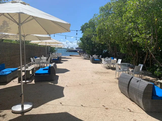 Bahia House Guest House Bar & Grill