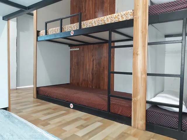 Arya Dormitory Hotel