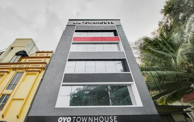 Super Townhouse 359 Begumpet Near Hyderabad Central