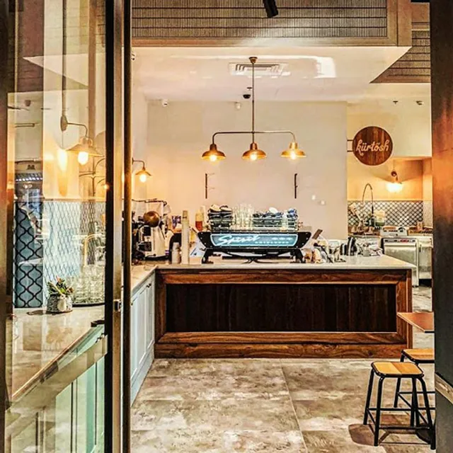 Kürtősh - Darling Square