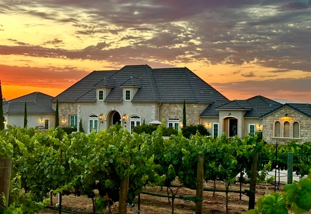Domaine Chardonnay Winery Estate & Luxury Guest Suites