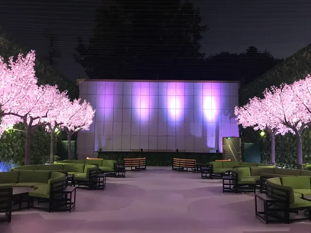 Blossom Restaurant & Rooftop