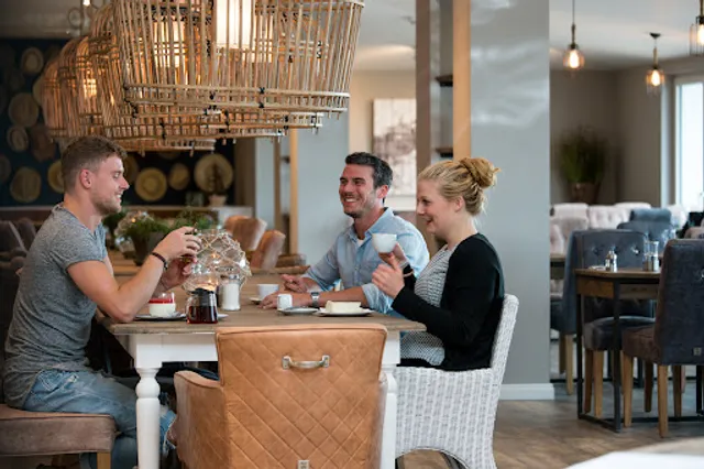 Holyharbour Café & Grill