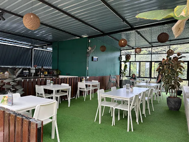 The Views Cafe@CH Flora Park