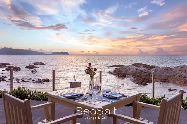 Sea Salt Lounge & Grill