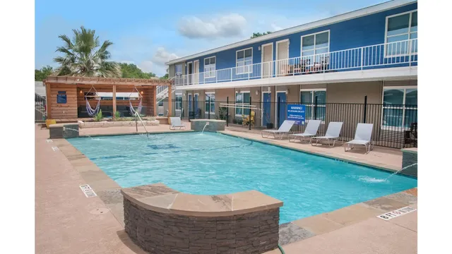 Element Austin Apartments