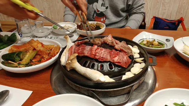 Busan korean bbq restaurant haeundae famous korean beef ribs galbi