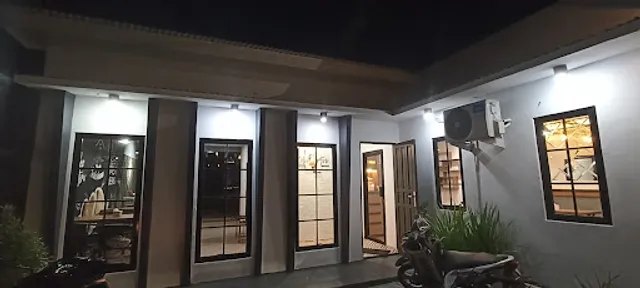 cafe dan Resto Sederhana