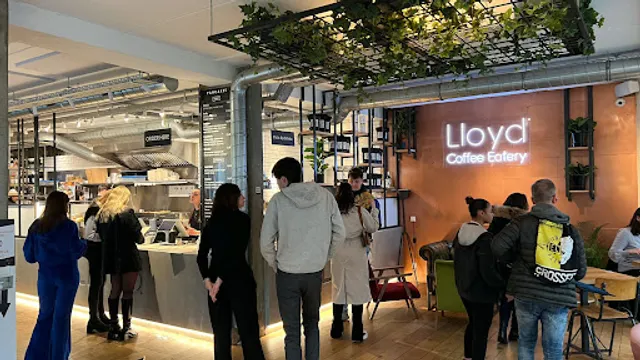 Lloyd Coffee Eatery Louise