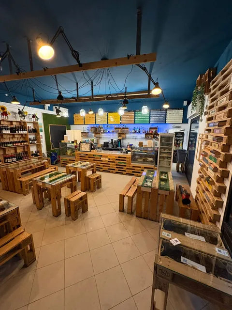 Poke Bowl Cafe’ in Town