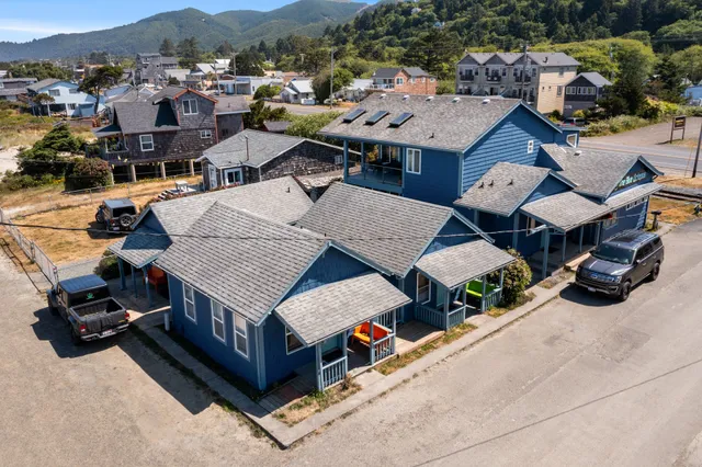 Blue Octopus Oceanside Cottages