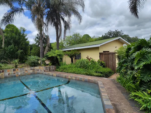 Fatties and Monies Guesthouse