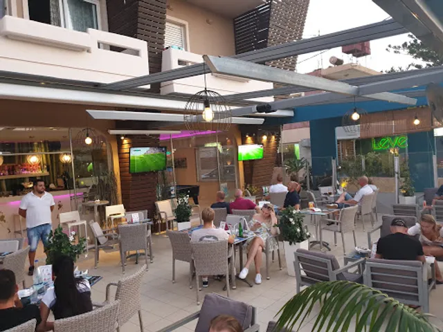 Akatos Cafe Snack Cocktail Bar