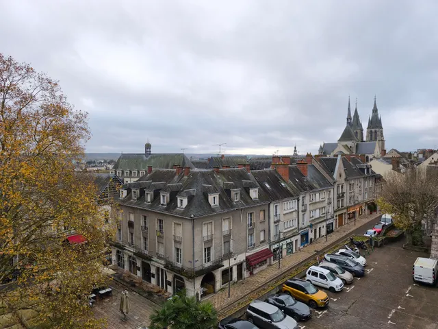 King Louis XII Square